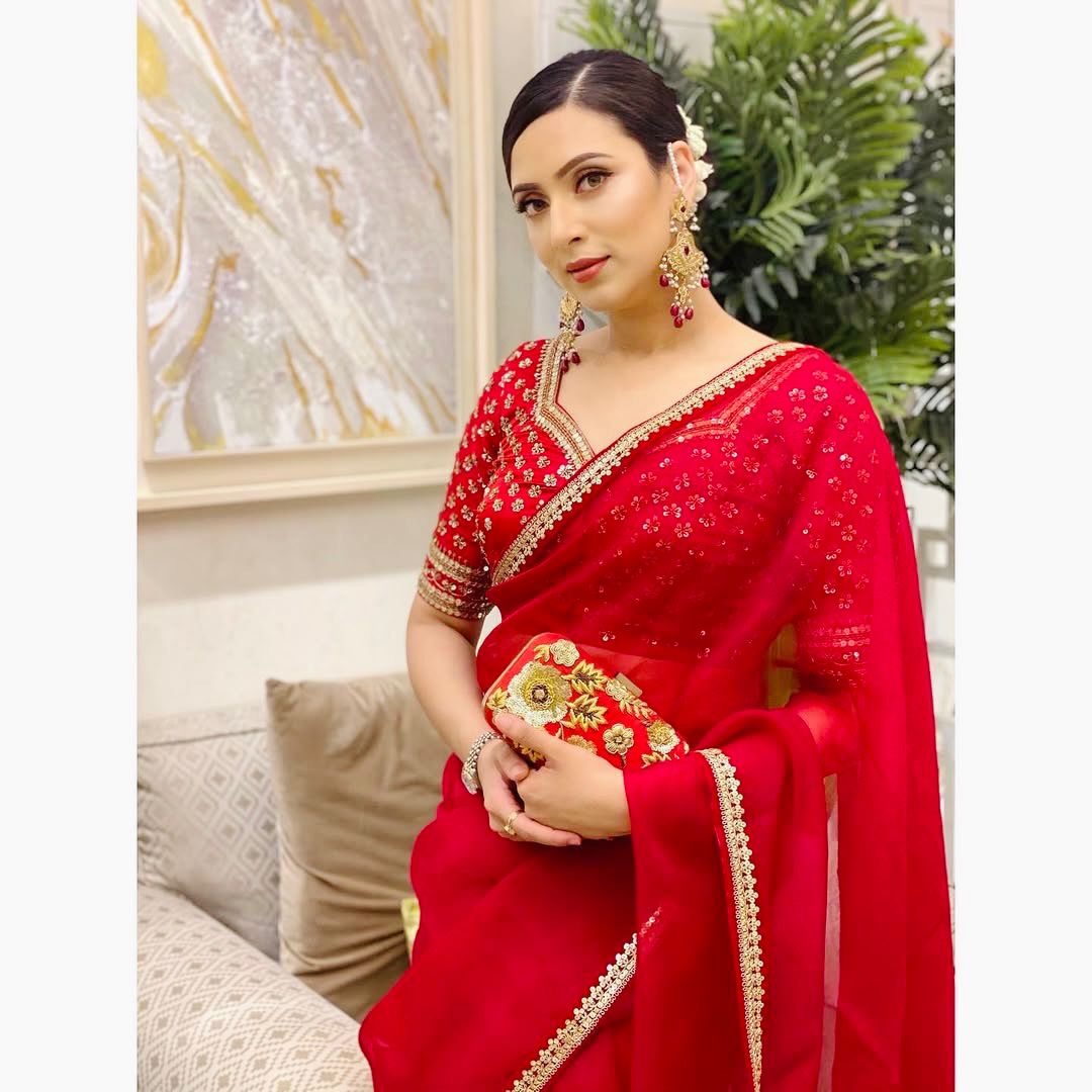 beautiful Designer Saree on Havy Organza Silk Febric with Thred & Sequnce work and Blouse on Mono Benglori Silk With Thred & Sequnce work.