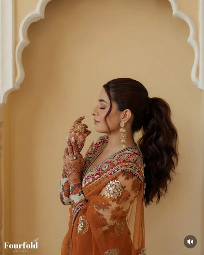 Fashionkiya NEW SUPERHIT DESIGN ON NET FABRIC WITH HEAVY EMBROIDERY & FANCY LACE WORK SAREE WITH STITCH BLOUSE