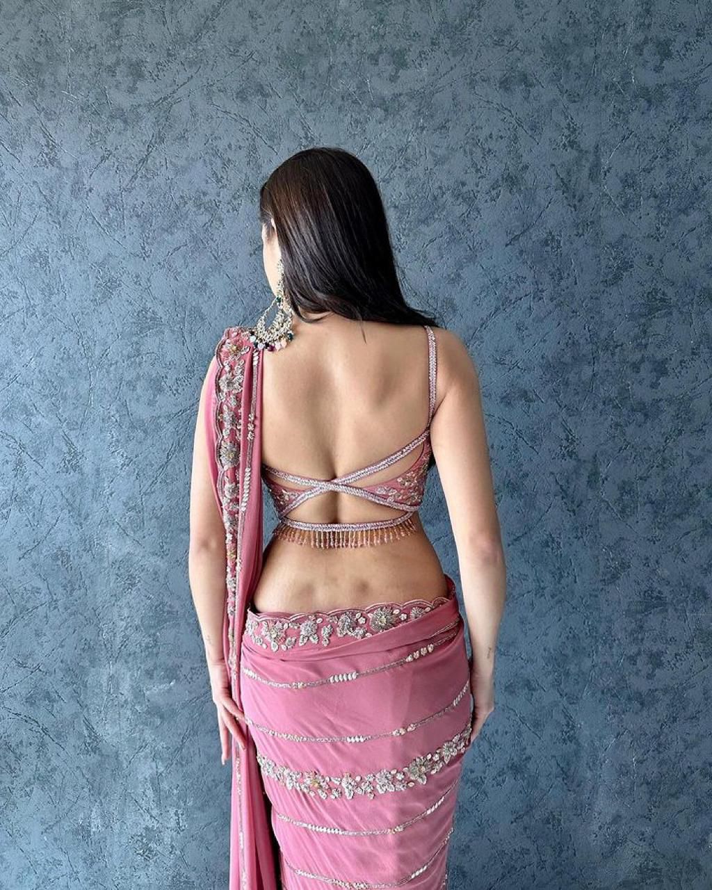 Fashionkiy new fency embrodred siqwamce and therd work saree