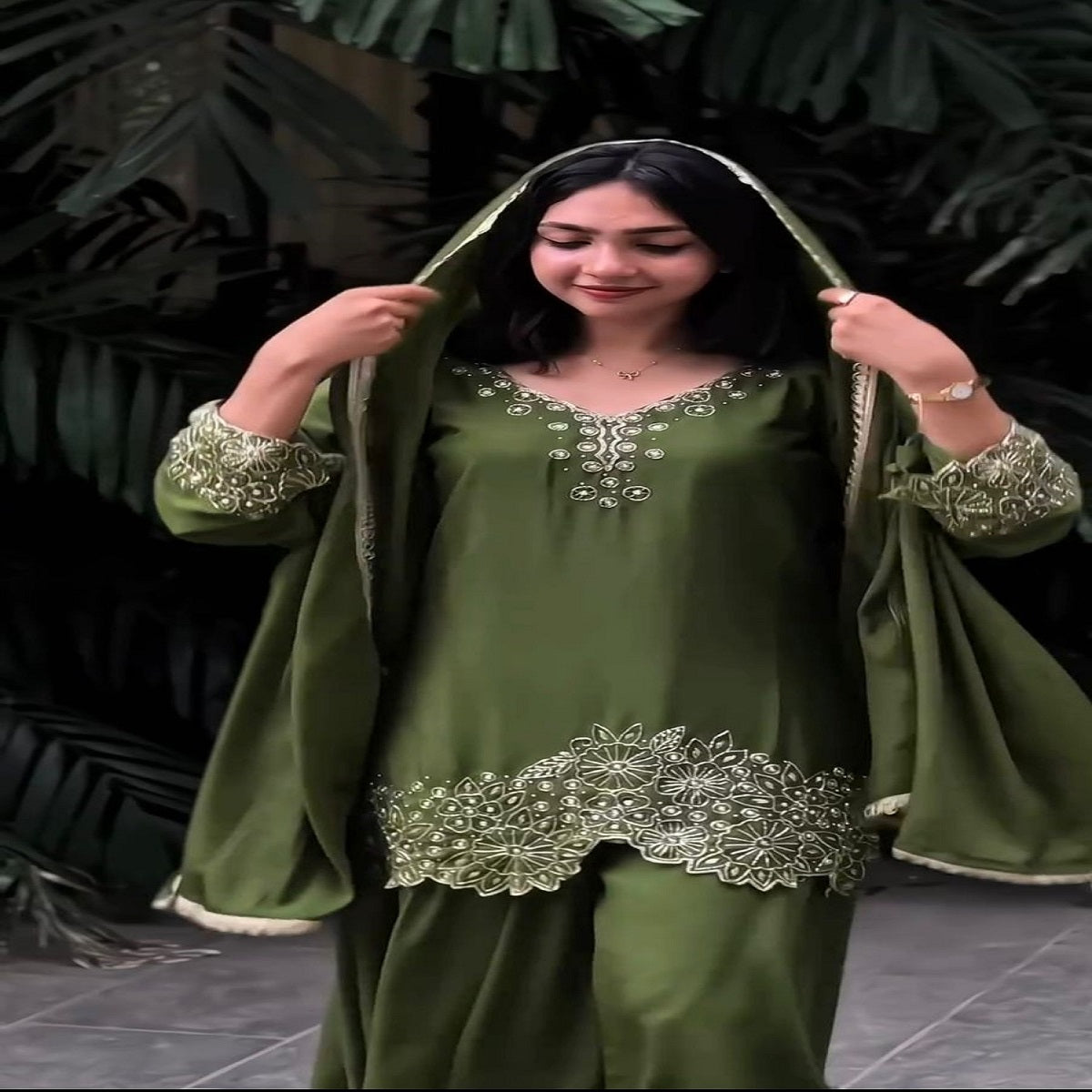 Fashionkiya NEW ĐĚSIGNER PARTY WEAR TOP AND PLAZZO. WITH FANCY DUPPATA AND EMBROIDERY WORK